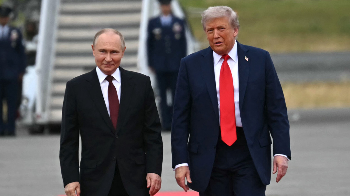 Ο Τραμπ επαναλαμβάνει ότι θέλει ο Πούτιν να «βάλει τέλος» στον πόλεμο στην Ουκρανία 