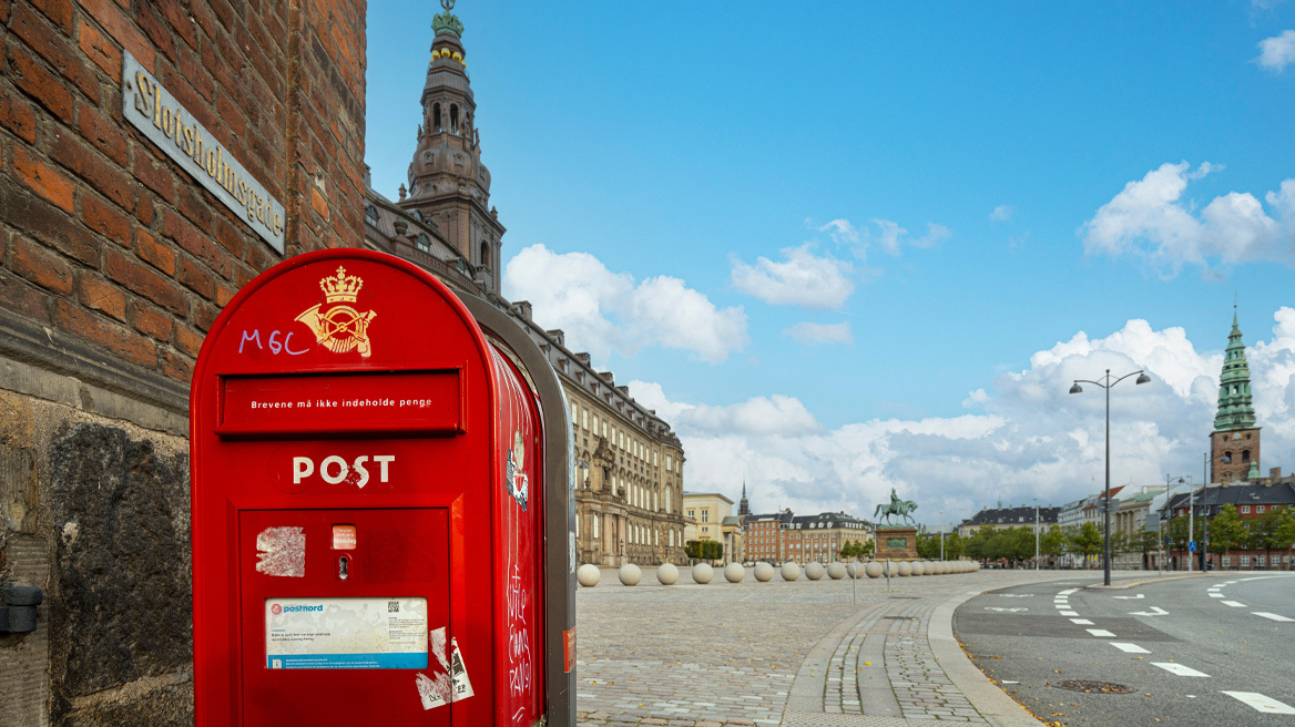 Ο ταχυδρόμος δεν θα ξαναχτυπήσει στη Δανία: Τέλος στην παράδοση επιστολών στα σπίτια μετά από 401 χρόνια
