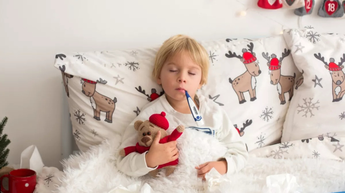 «Φουντώνει» η γρίπη στα παιδιά και μεγαλώνει ο κίνδυνος για όλη την οικογένεια – Οι ειδικοί προειδοποιούν