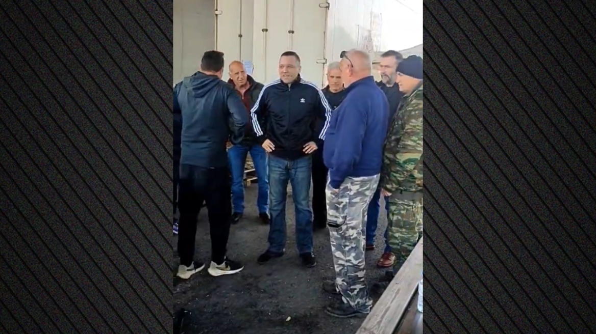 Και ο… Κασιδιάρης στα μπλόκα, αφού πήρε πενθήμερη άδεια από τη φυλακή