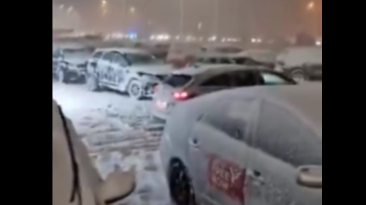 Πολωνία: Ουρές χιλιομέτρων σχημάτισαν τα οχήματα σε αυτοκινητόδρομο λόγω πυκνής χιονόπτωσης