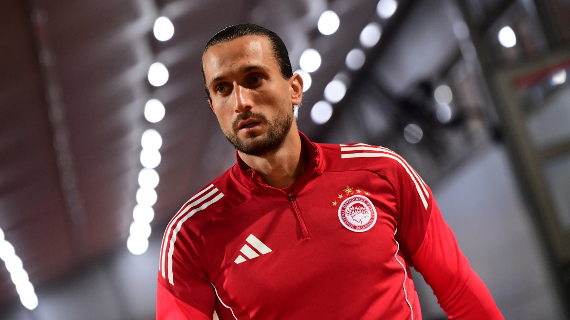 Γιαζίτζι: Σκέφτεται να αποχωρήσει από τον Ολυμπιακό, γράφει η Equipe 