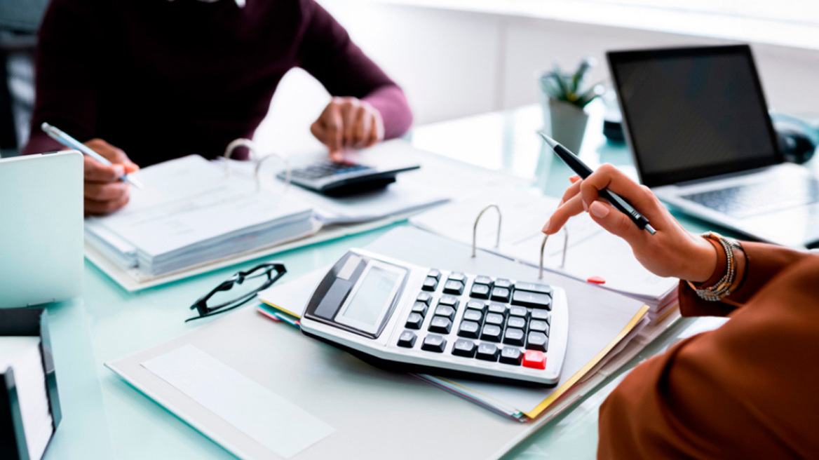 Το οικονομικό πακέτο του 2026: Οι αυξήσεις στους μισθούς, οι μειώσεις στους φόρους, ποιοι ωφελούνται