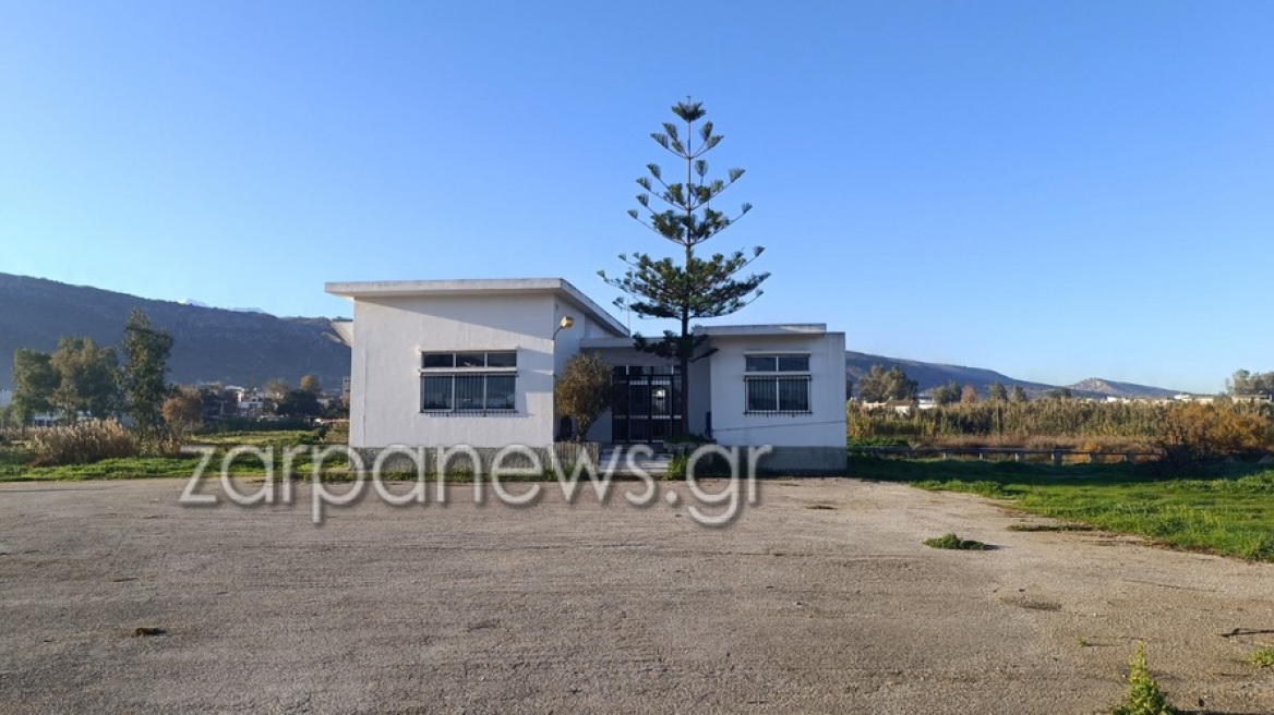 Δολιοφθορά ή ατύχημα; Έπεσε η κεραία της ΕΡΤ στη Σούδα Χανίων όταν κόπηκαν τα συρματόσχοινα που την στήριζαν - Δείτε φωτογραφίες
