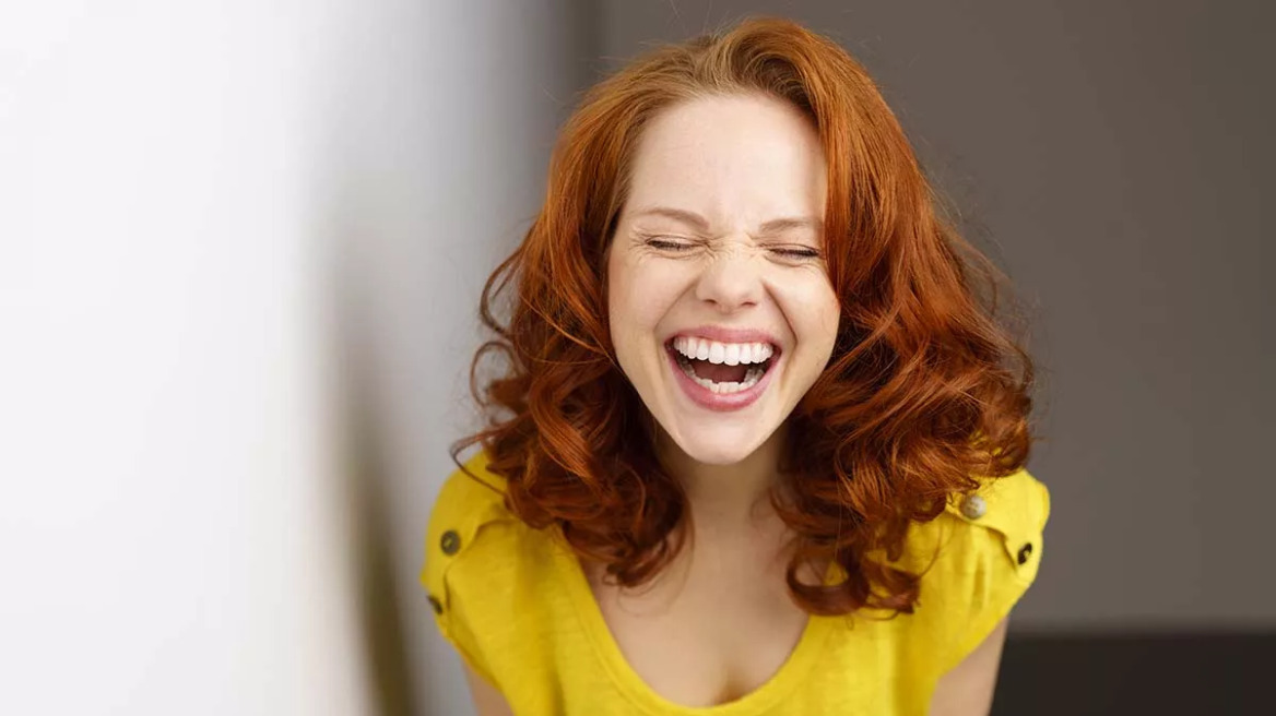 Η γιόγκα γέλιου «δουλεύει» ακόμη και με ψεύτικο γέλιο
