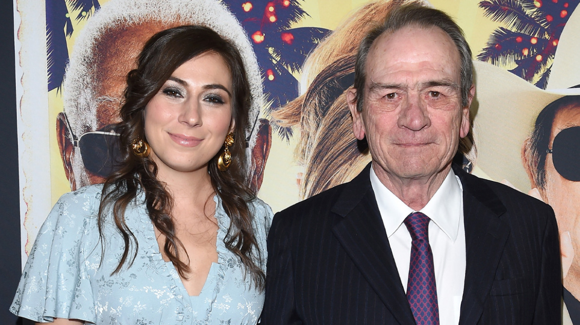 Τόμι Λι Τζόουνς: Μυστήριο γύρω από τον θάνατο της κόρης του σε πολυτελές ξενοδοχείο, τι αναφέρει αυτόπτης μάρτυρας