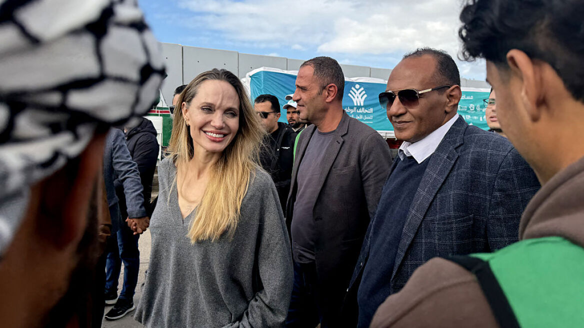 Η Αντζελίνα Τζολί στη Γάζα: Συνομίλησε με τραυματίες και εθελοντές (εικόνες)
