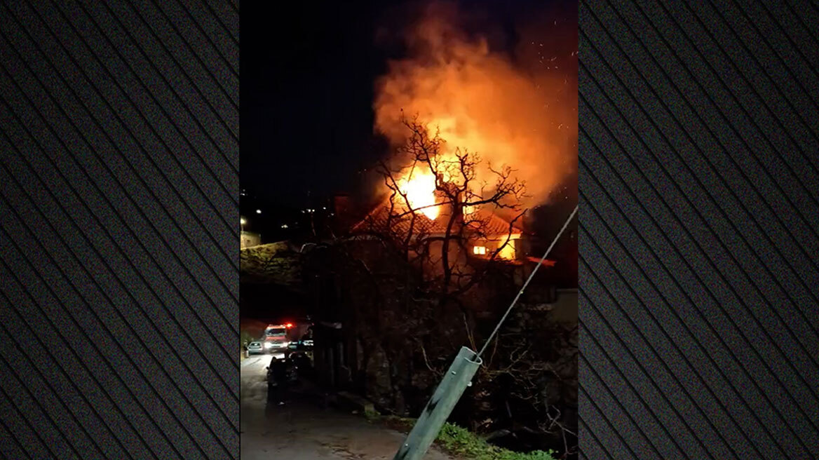 Στις φλόγες τυλίχτηκε κατοικία στην Αράχωβα, δείτε βίντεο