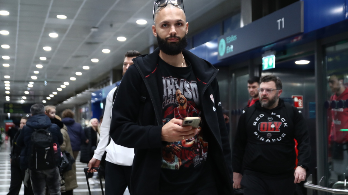 Ολυμπιακός: Πετάει κανονικά από τη Θεσσαλονίκη στην Κωνσταντινούπολη η ομάδα μπάσκετ, το φούτερ του Φουρνιέ που έκλεψε την παράσταση, φωτογραφίες 