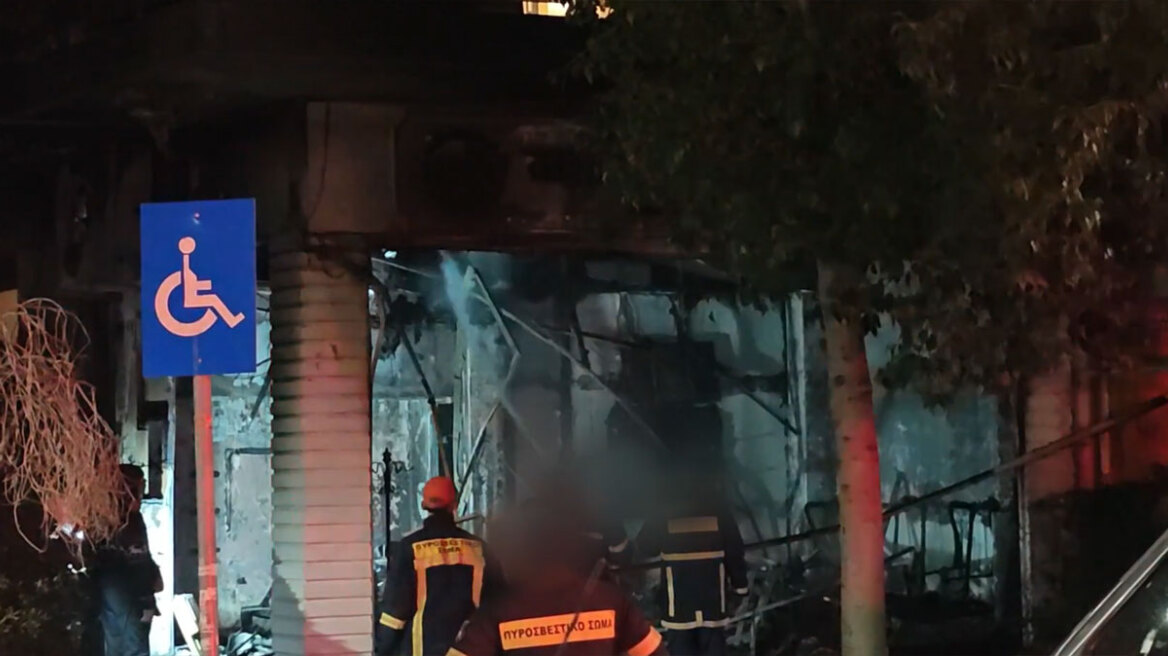 Ολική καταστροφή σε κατάστημα στη Νέα Σμύρνη έπειτα από πυρκαγιά