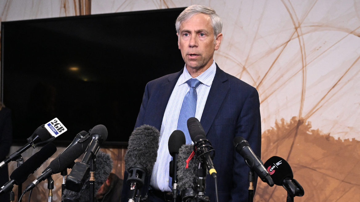 Ο Μπάρι Πόλακ, ο δικηγόρος του Ασάνζ, θα εκπροσωπήσει τον Μαδούρο