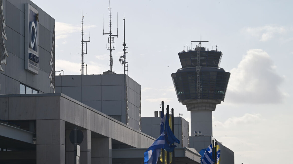 Τα σενάρια για το μπλακάουτ που έκλεισε τον εναέριο χώρο: Τι λένε ΥΠΑ, υπ. Μεταφορών και ελεγκτές εναέριας κυκλοφορίας