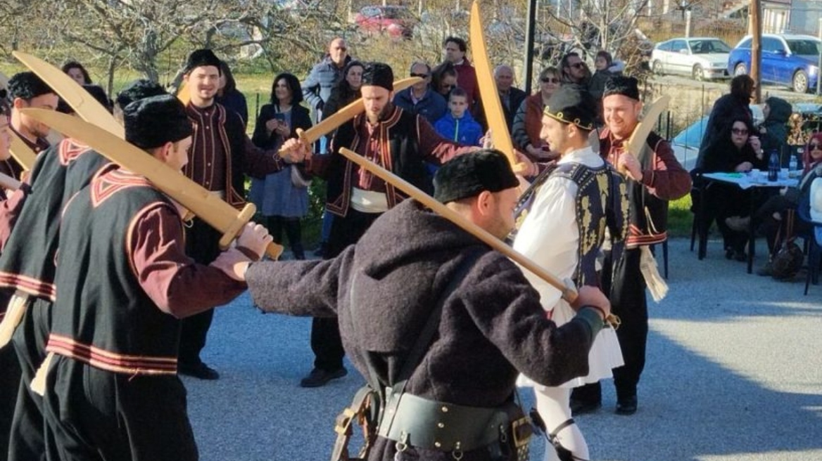 Αναβιώνει το έθιμο των Φωταρών στο Παλαιόκαστρο Χαλκιδικής ανήμερα των Θεοφανίων