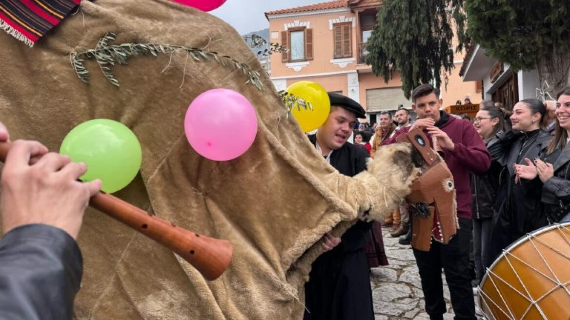 Ραγκουτσάρια, Καμήλες και Τζαμαλάρια: Τα έθιμα που αναβιώνουν στη Βόρεια Ελλάδα για τα Θεοφάνια