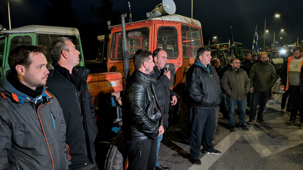 Σκληραίνουν για να πάνε σε διάλογο οι αγρότες, θα απαντήσουν μετά τις κυβερνητικές εξαγγελίες της Τετάρτης