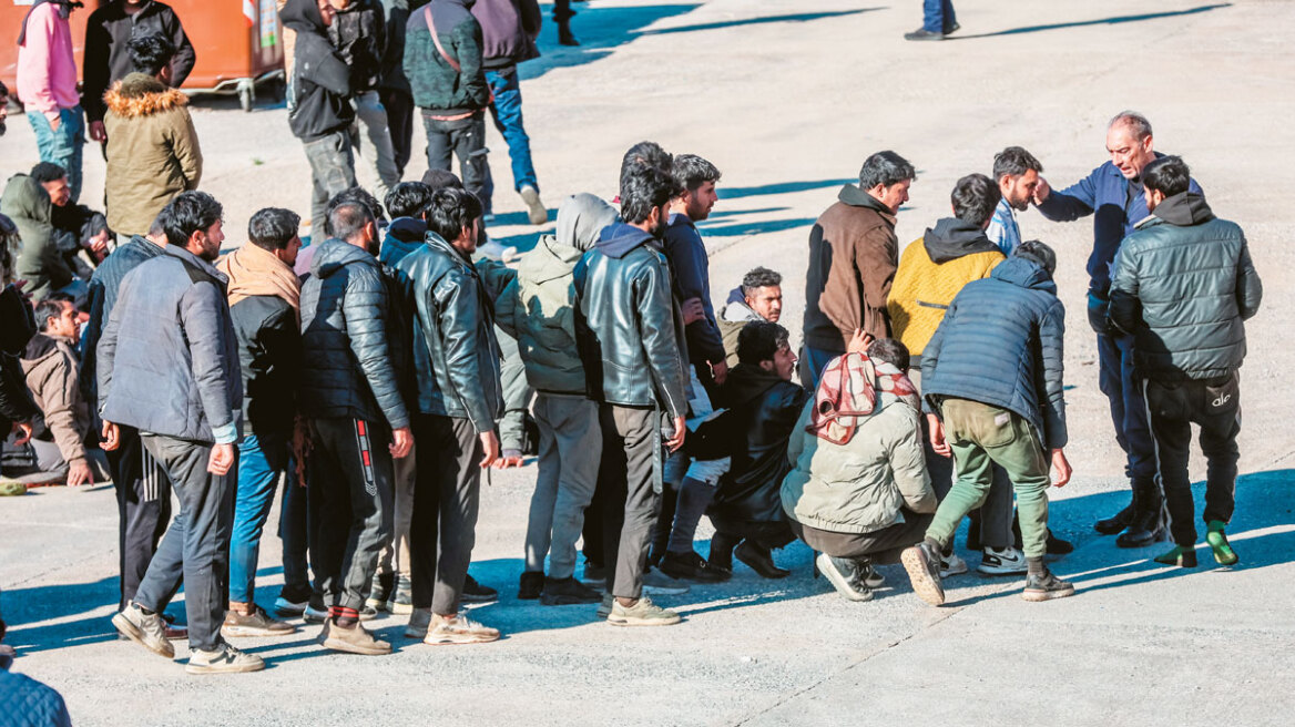 Νομοσχέδιο για το μεταναστευτικό: Τέλος οι ενήλικες... ανήλικοι και τα επιδόματα, κόβονται τα προνόμια των ασυνόδευτων 17χρονων 
