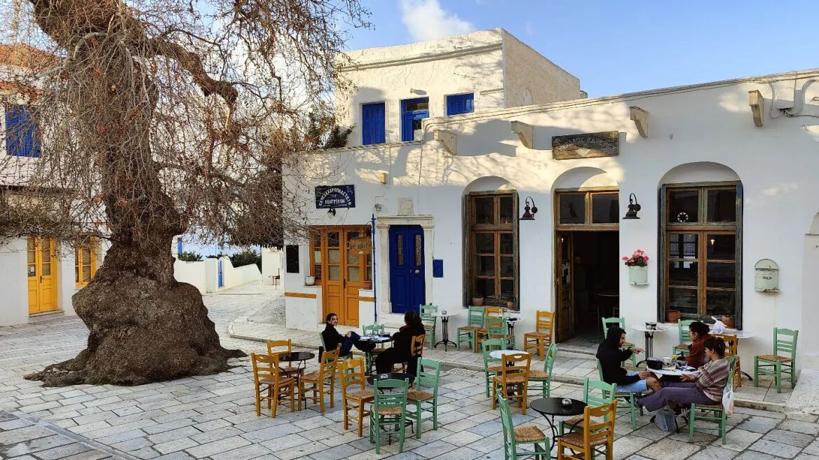 5 παραδοσιακά καφενεία που κρατούν τη φλόγα της ελληνικότητας αναμμένη
