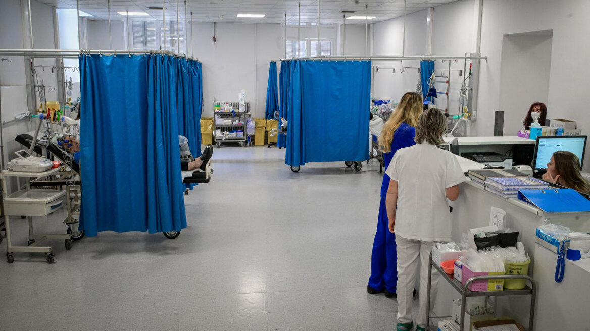 Ουρές στα νοσοκομεία λόγω γρίπης, COVID και RSV - Τα συμπτώματα και η γεωγραφική κατανομή των κρουσμάτων