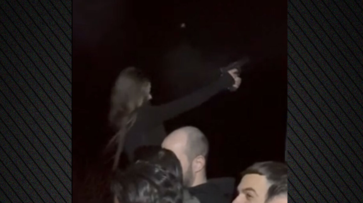 Η ΕΛΑΣ ερευνά βίντεο που δείχνει την αστυνομικό Έλενα Μπόμπου να πυροβολεί άσκοπα σε γλέντι