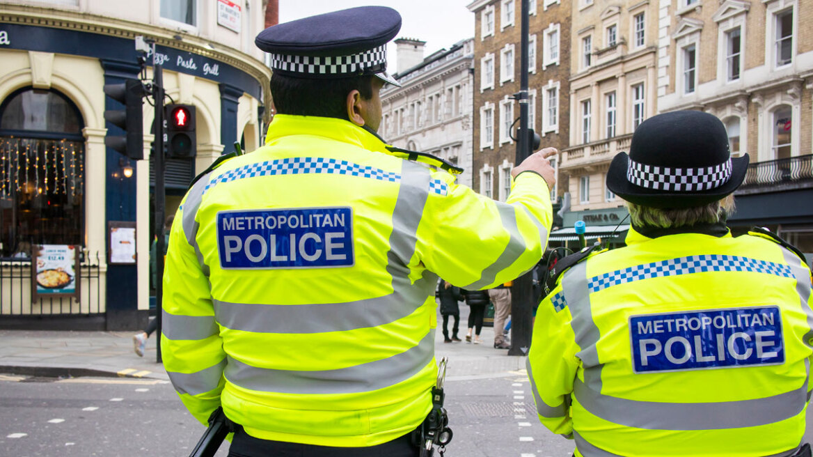 Διαδήλωση έξω από πρώην στρατόπεδο στην Αγγλία όπου θα φιλοξενηθούν αιτούντες άσυλο
