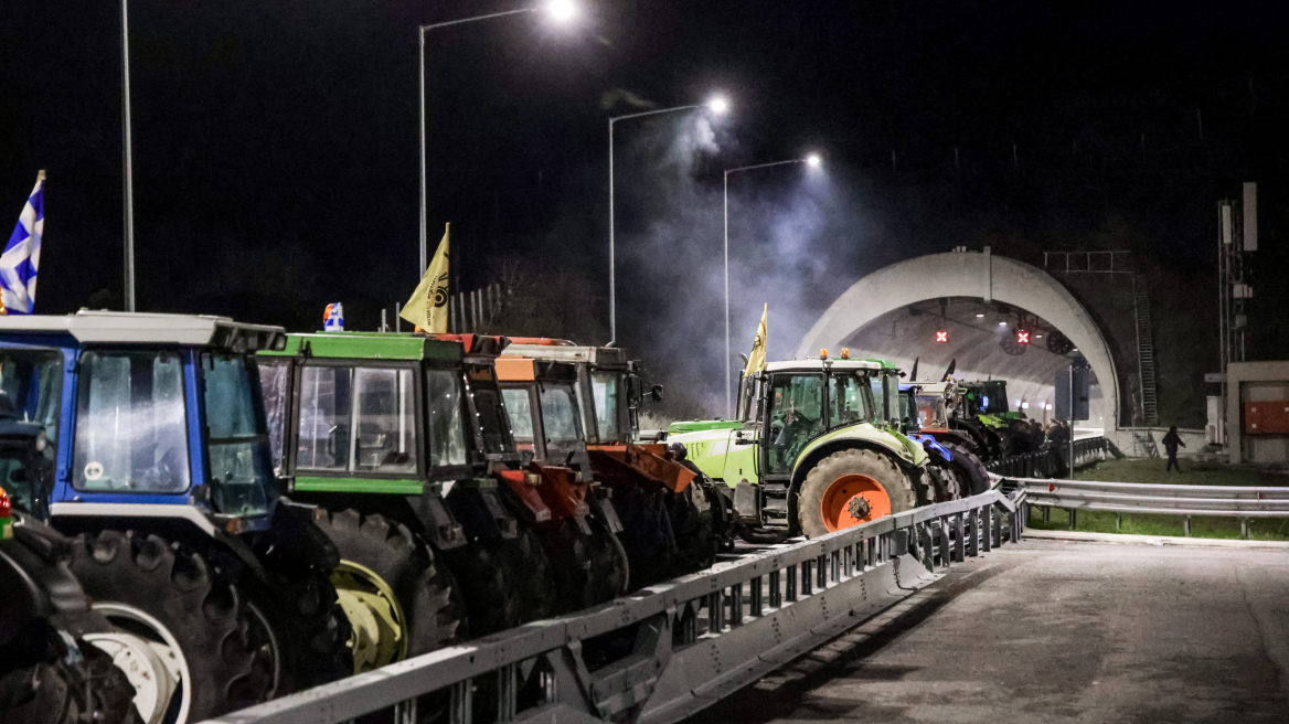 Συνεχίζεται ο αποκλεισμός στις σήραγγες των Τεμπών - Σε διαβουλεύσεις οι αγρότες για το μέλλον των κινητοποιήσεων
