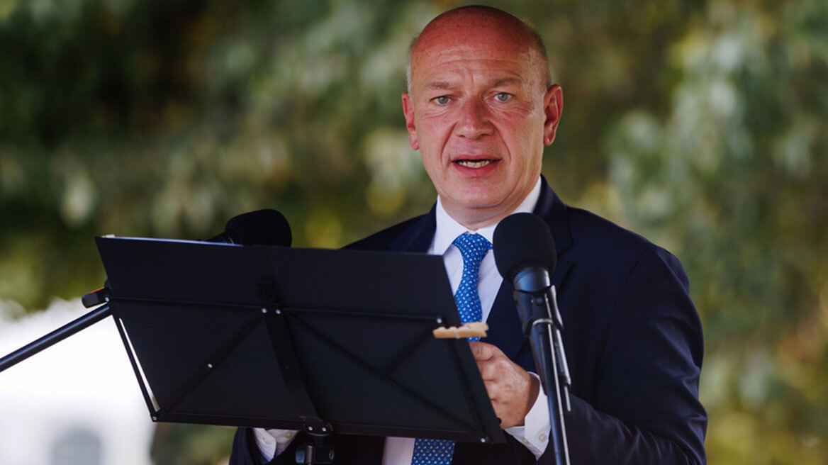 Βερολίνο: Ζητούν την παραίτηση του δημάρχου επειδή έπαιζε τένις την ώρα του μπλακάουτ