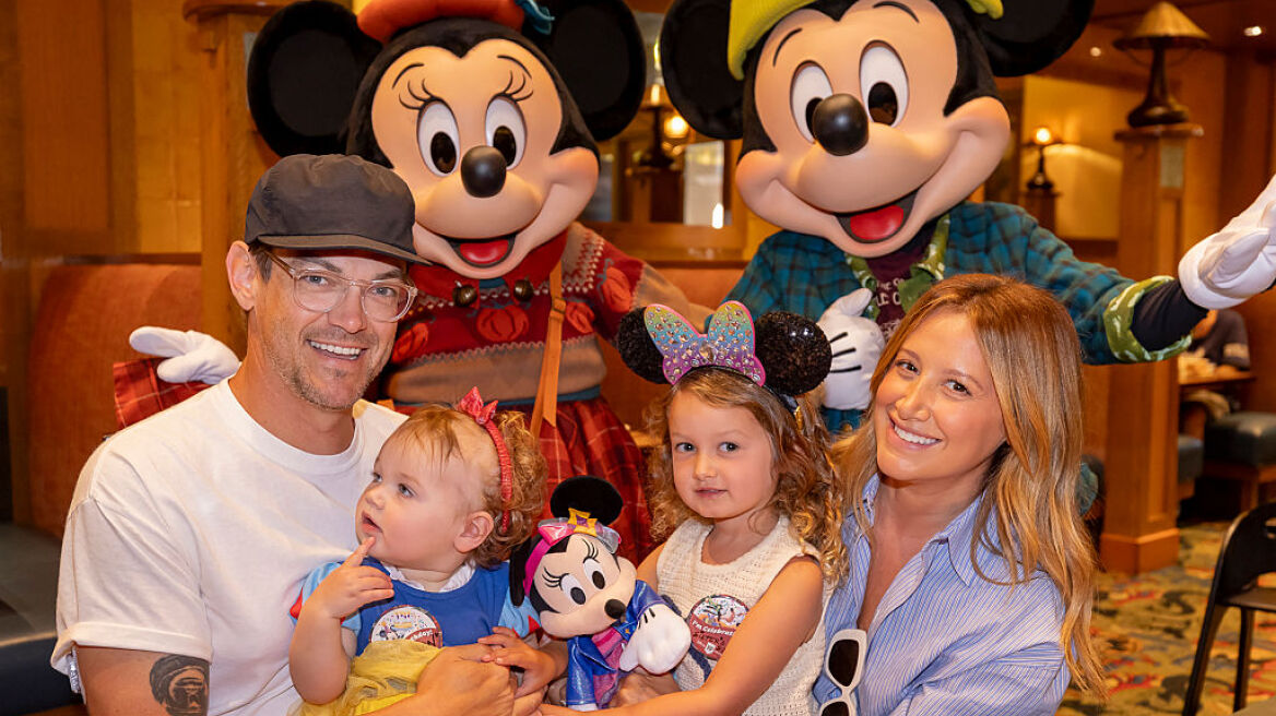 Ashley Tisdale: Αυτός είναι ο λόγος που αποχώρησε από την ομαδική συνομιλία με τις διάσημες μαμάδες
