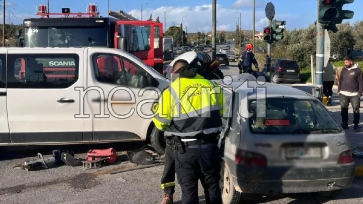 Τροχαίο στο Ηράκλειο: Δύο τραυματίες έπειτα από σύγκρουση οχημάτων, δείτε βίντεο