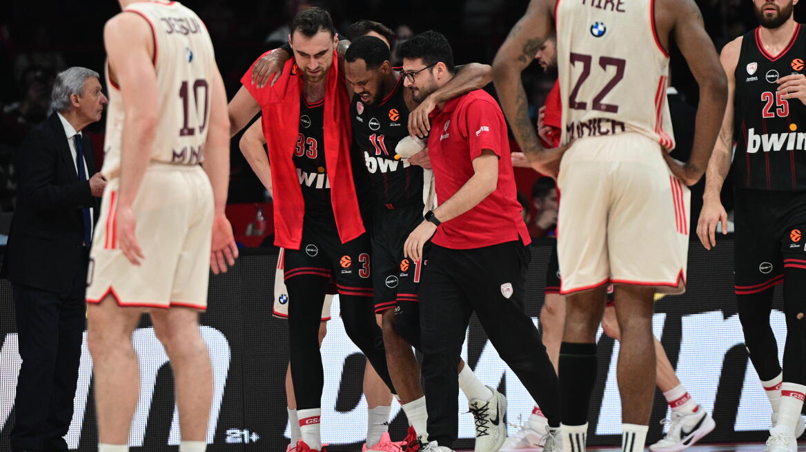 Ολυμπιακός: Άτυχος ο Μόρις, γύρισε τον αστράγαλό του στο ματς με τη Μπάγερν και αποχώρησε υποβασταζόμενος, βίντεο και φωτογραφίες 