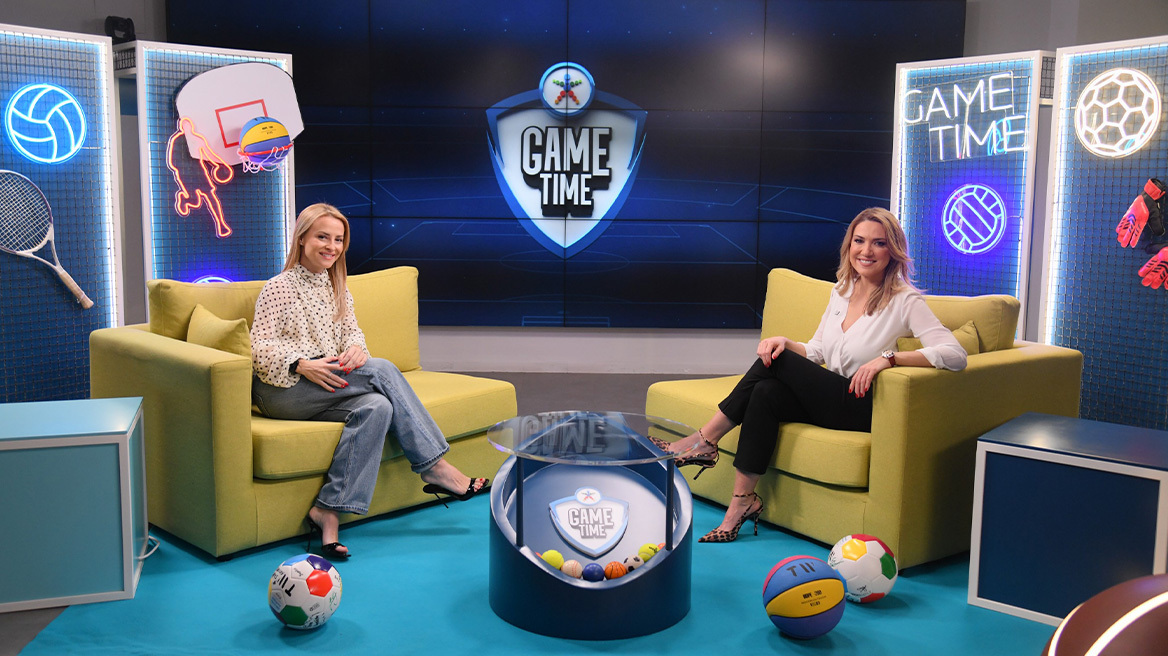 Η Έλενα Παπαβασιλείου βάζει γκολ στο ΟΠΑΠ Game Time με κλειστά μάτια