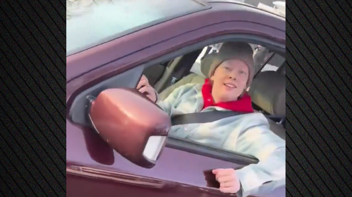 Νέο βίντεο από τη Μινεάπολη: «Δεν πειράζει, φίλε, δεν σου έχω θυμώσει» λέει σε πράκτορα της ICE η 37χρονη πριν την πυροβολήσουν