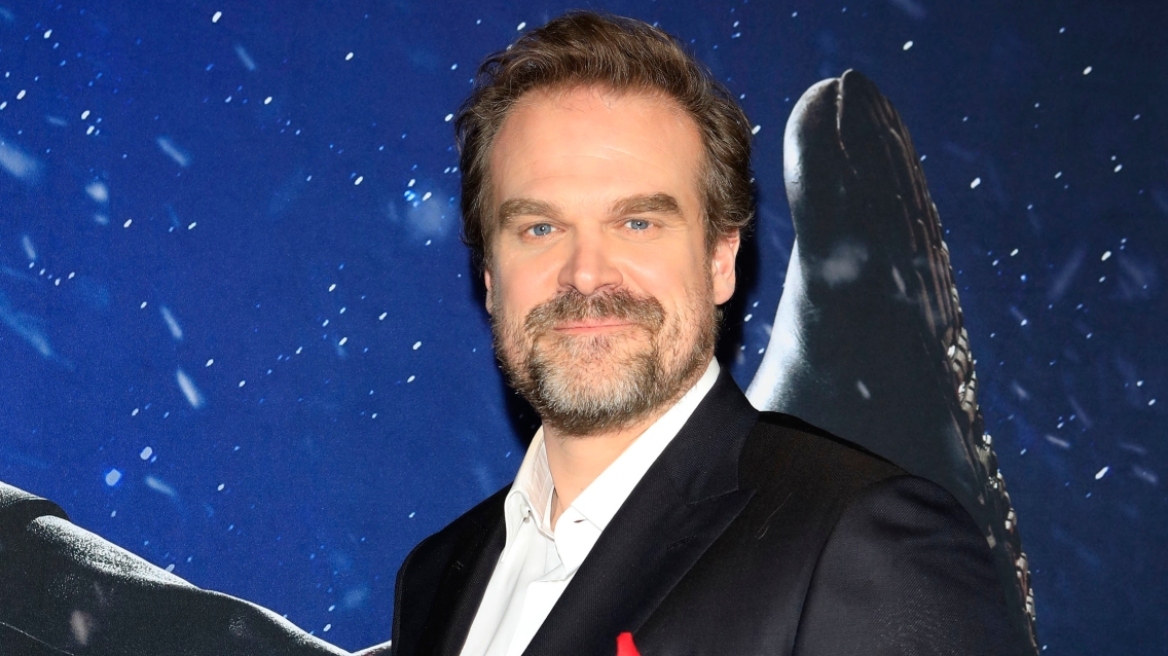 Ο Nτέιβιντ Χάρμπορ αποχωρεί από τη νέα του ταινία για προσωπικούς λόγους: «Είναι ψυχικά και σωματικά καταβεβλημένος»