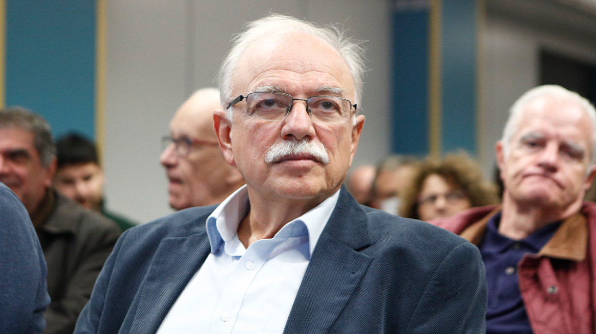 Ο Παπαδημούλης το 'ριξε στις μαντινάδες για τις εξελίξεις στην Αριστερά: Αγάπα με να σ’ αγαπώ...