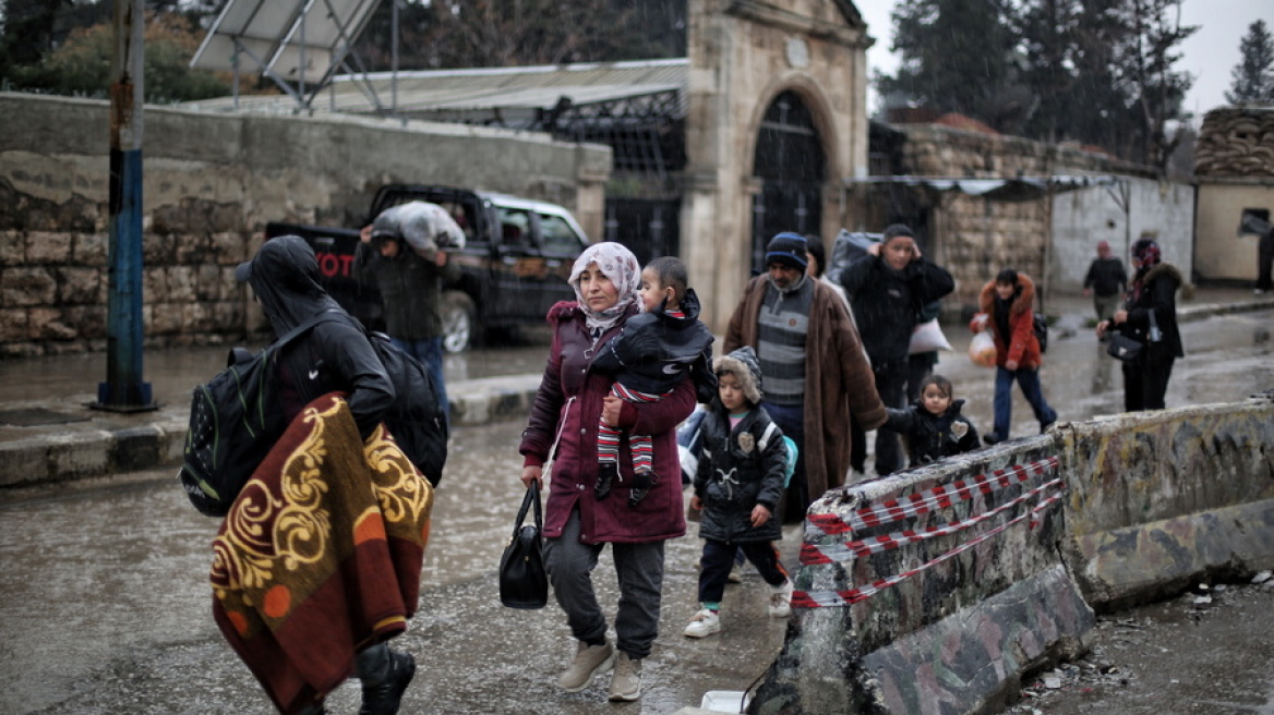 Ο συριακός στρατός βομβαρδίζει κουρδικές συνοικίες στο Χαλέπι και καλεί τους Κούρδους μαχητές να παραδοθούν
