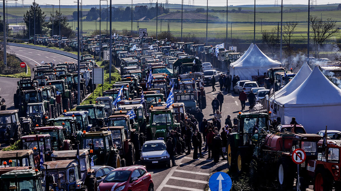 Εμπόδια στον διάλογο με Μητσοτάκη βάζουν οι «σκληροί» των μπλόκων - Δεν λειτουργούμε με τελεσίγραφα, απαντά η κυβέρνηση
