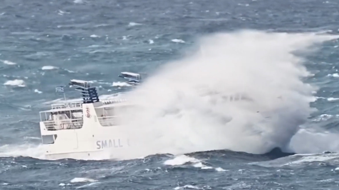 Βίντεο: Η «μάχη» του Σκοπελίτη με τα κύματα στο Αιγαίο