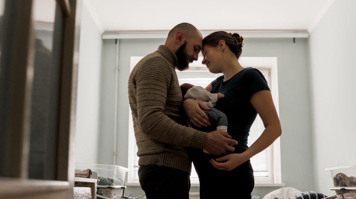 Η σιωπηλή κρίση της υπογεννητικότητας: Γιατί ο κόσμος κάνει λιγότερα παιδιά