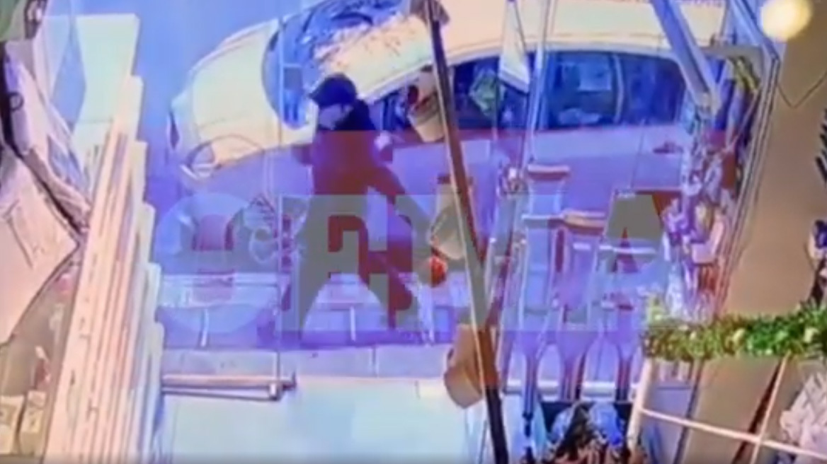 Νέο βίντεο από την εξαφάνιση της 16χρονης Λόρας: Περπατάει σε δρόμο στου Ζωγράφου, πήγε σε καφέ και ανταλλακτήριο χρυσού, πριν χαθούν τα ίχνη της