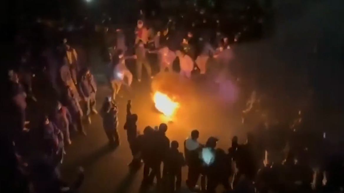 Στα άκρα το καθεστώς του Ιράν, απειλεί με θάνατο τους διαδηλωτές: Έως και 20.000 μπορεί να είναι οι νεκροί της αιματηρής καταστολής