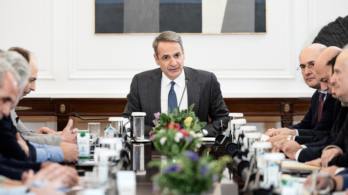 «Με τα μπλόκα δεν πάμε μακριά, θα βρούμε έξυπνες λύσεις»: Το παρασκήνιο και οι διάλογοι στη συζήτηση Μητσοτάκη με αγρότες, τι κέρδισαν