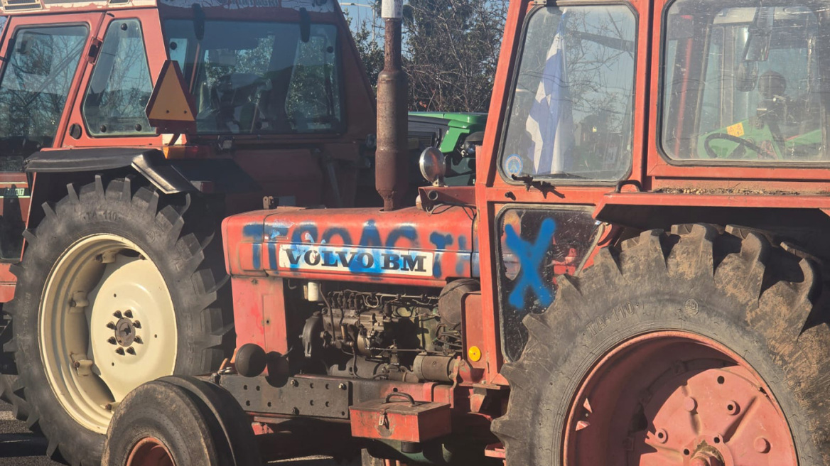 Γεωργιάδης για τον βανδαλισμό των τρακτέρ αγροτών που συνάντησαν τον Μητσοτάκη: Οι τραμπούκοι δεν θέλουν λύσεις αλλά να πέσει η κυβέρνηση