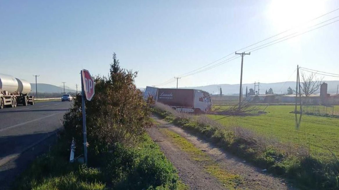 Θανατηφόρο τροχαίο στην παράκαμψη των μπλόκων της Λιβαδειάς: Αυτοκίνητο συγκρούστηκε με φορτηγό, νεκρός 41χρονος 
