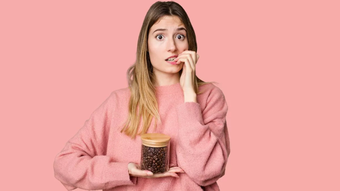 Καφεΐνη: 5 τρόποι με τους οποίους «σαμποτάρει» την ενέργεια και επιδεινώνει το άγχος
