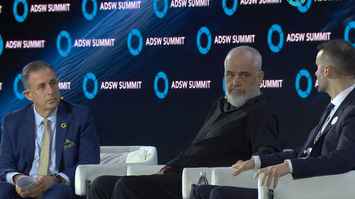 Επιμένει ο Ράμα μετά το παραλήρημα σε Έλληνα δημοσιογράφο και αμφισβητεί τη σχέση όσων μιλούν ελληνικά με Πλάτωνα και Αριστοτέλη