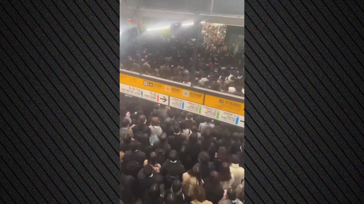 Συνωστισμός αλά ιαπωνικά: Κόπηκε το ρεύμα, παρέλυσαν τα τρένα στο Τόκιο και ιδού τι έγινε