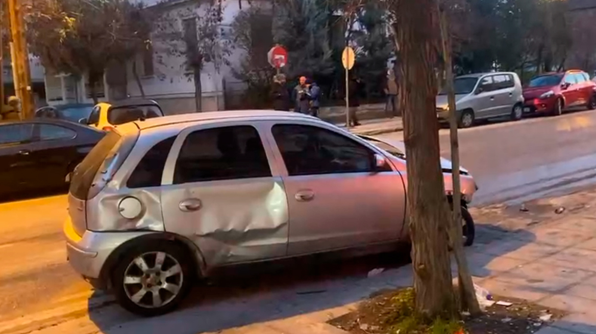 Στο αυτόφωρο η 24χρονη που χτύπησε 15 σταθμευμένα ΙΧ στη Θεσσαλονίκη: «Το αυτοκίνητό μου παρουσίασε βλάβη», υποστήριξε
