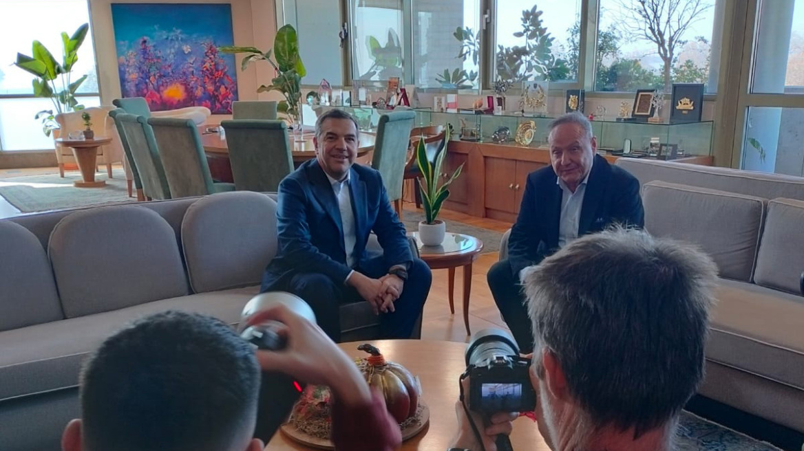 Στη Θεσσαλονίκη για την παρουσίαση της «Ιθάκης» ο Τσίπρας, συναντήθηκε με τον δήμαρχο και τον Μητροπολίτη της πόλης
