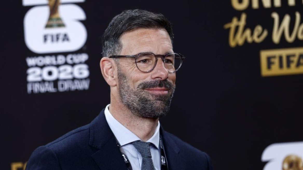 Ο Φαν Νίστελροϊ στο τεχνικό επιτελείο της Εθνικής Ολλανδίας
