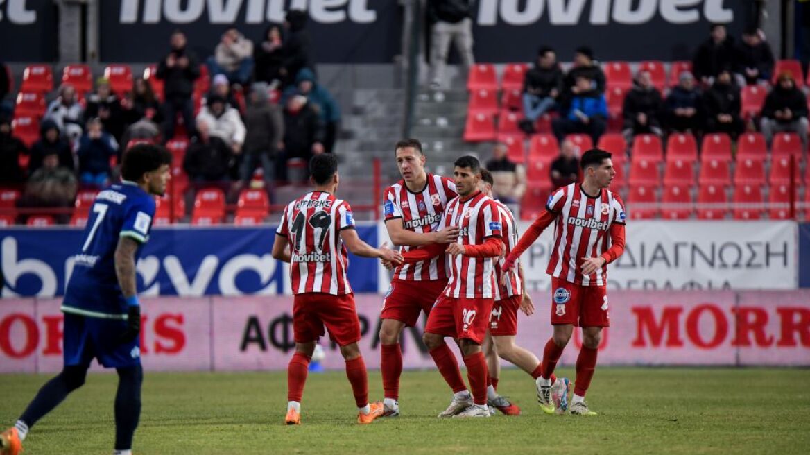 Ο Πανσερραϊκός νίκησε με ανατροπή 2-1 την Κηφισιά και απέκτησε ελπίδες παραμονής, δείτε τα γκολ