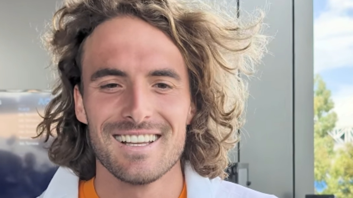 To μουσικό challenge του χαμογελαστού Τσιτσιπά πριν την πρεμιέρα του στο Australian Open, δείτε βίντεο